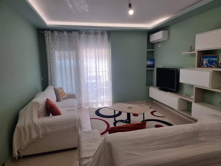 Two Suns Apartament Sarandë Esterno foto