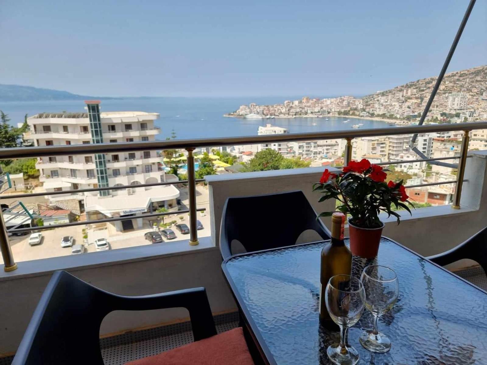 Two Suns Apartament Sarandë Esterno foto