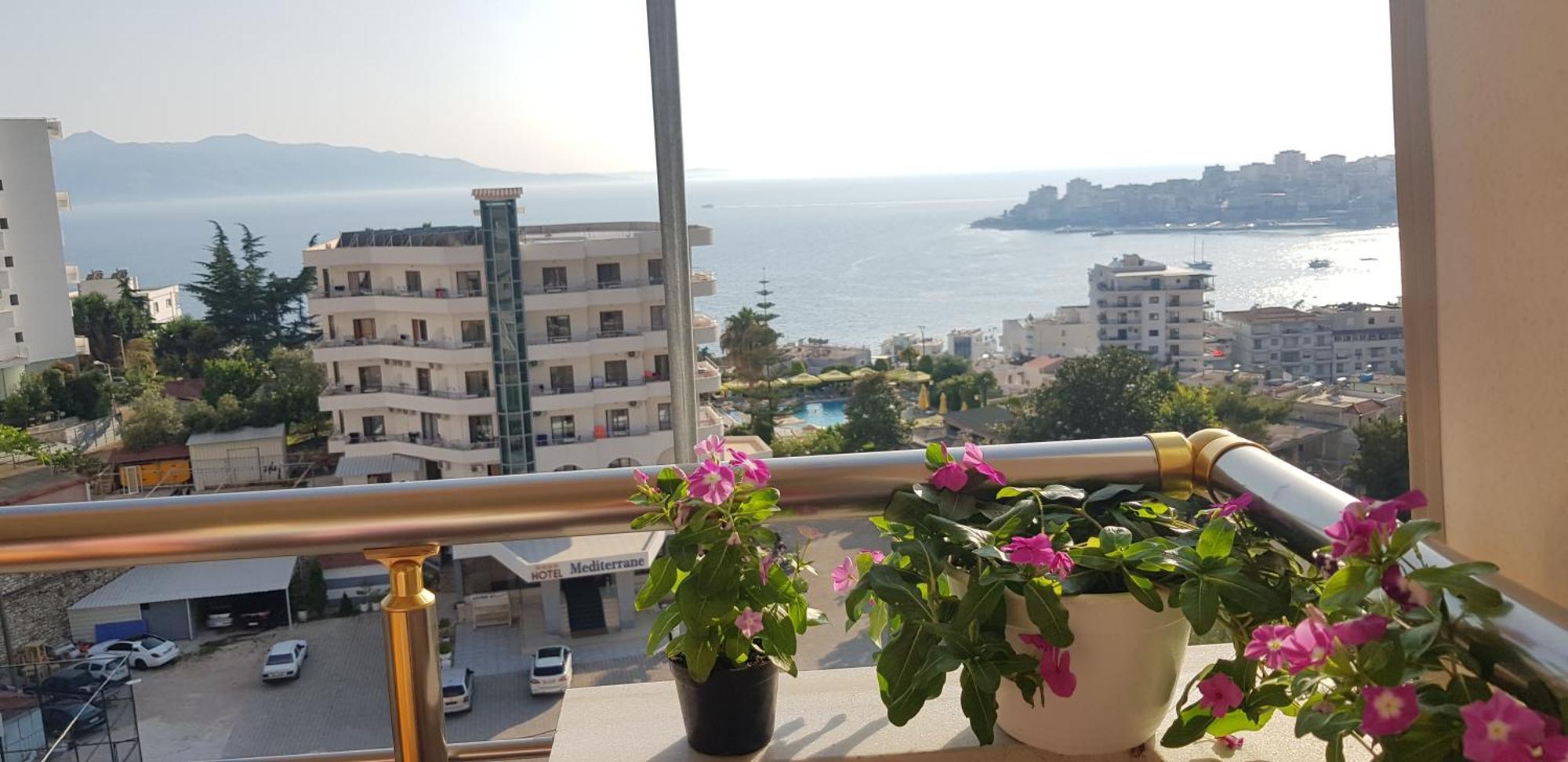 Two Suns Apartament Sarandë Esterno foto